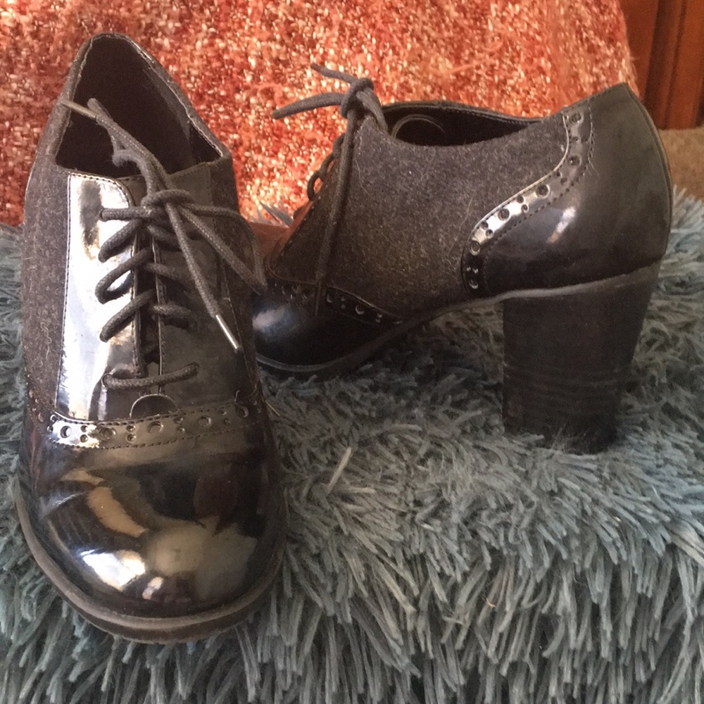 Bandolino black patent leather wool Oxford booties